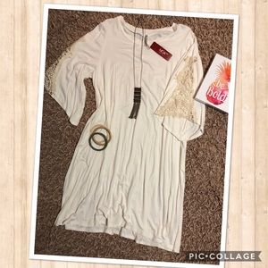 Plus size off white lace sleeve top